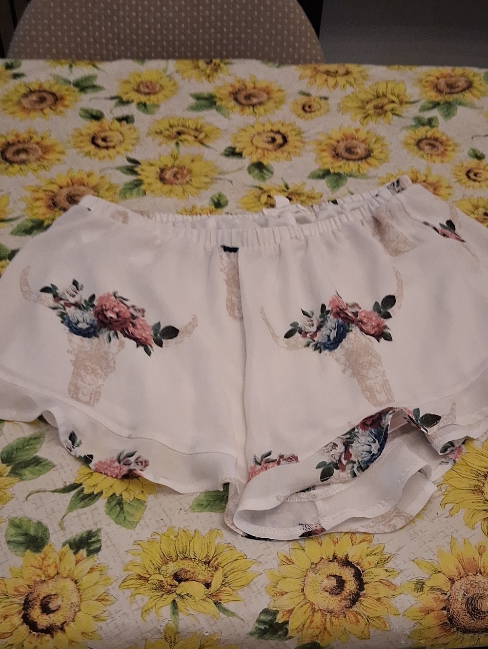 Peach Love California White Floral Bull Skull Ruffle Shorts